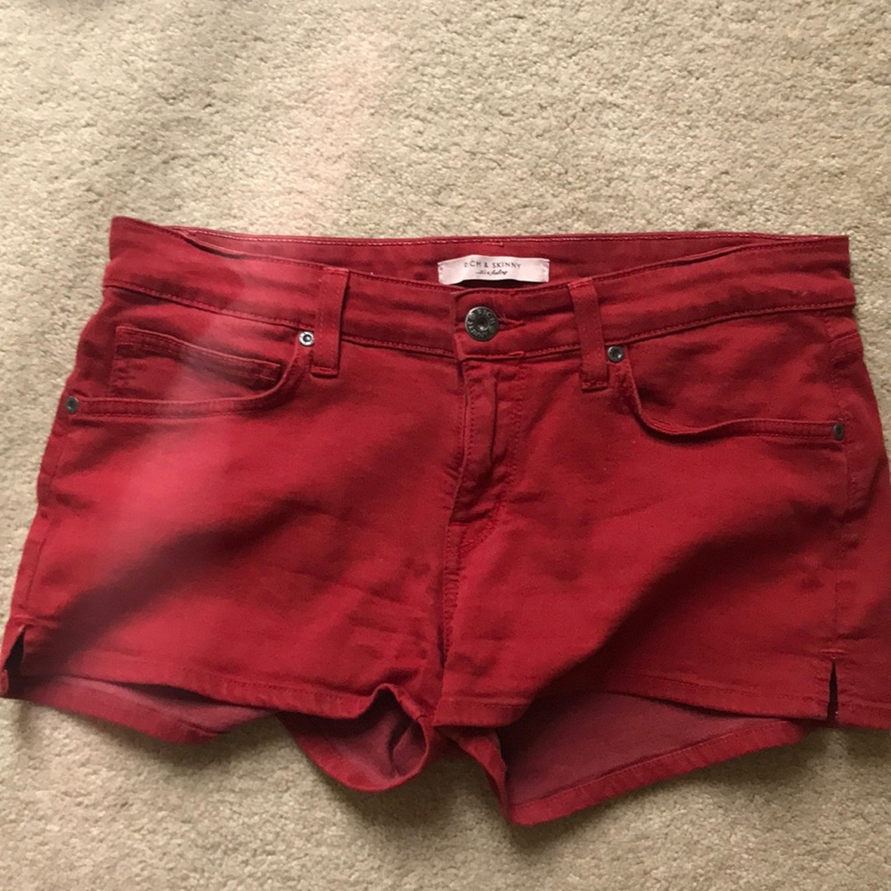 Rich and skinny red shorts